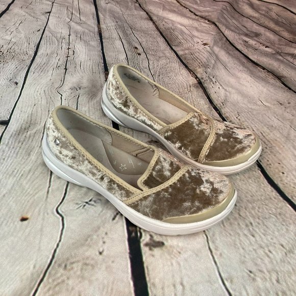 Bzees Womens Velvet Loafer Slip on Shoes - Picture 2 of 9